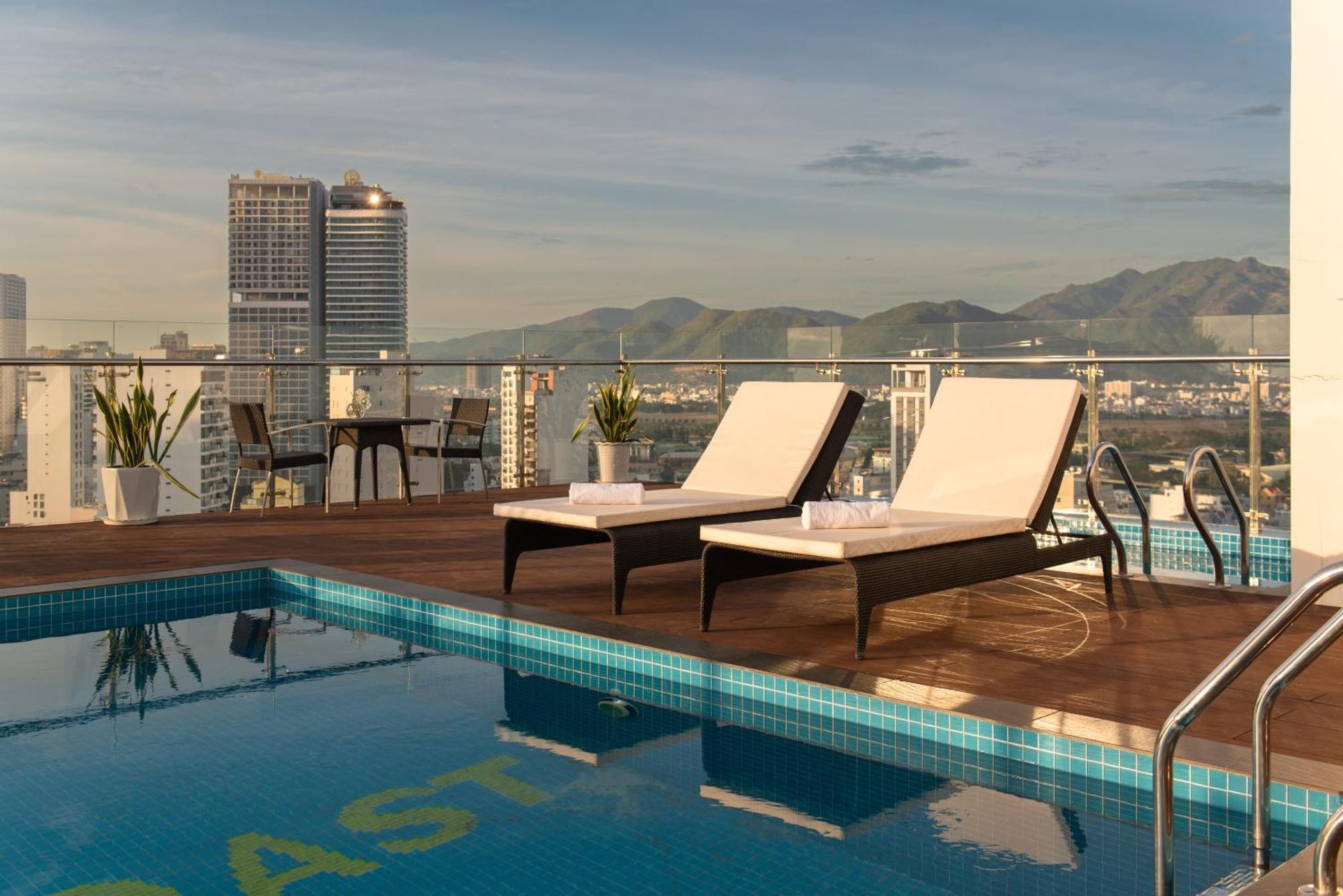 Khách sạn Bờ Biển Vàng - Gold Coast Hotel Nha Trang Exterior foto